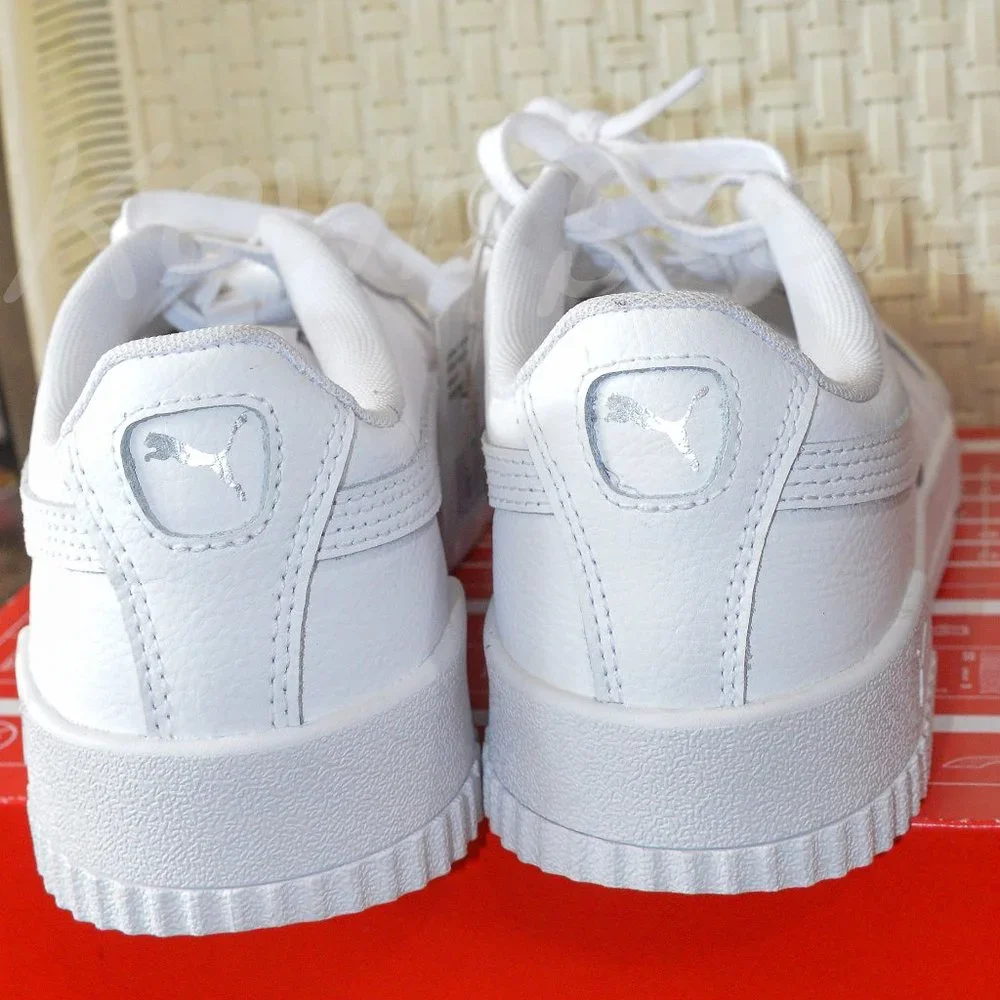 Puma Carina ladies white . Left: 8, right  :‎ 7.5